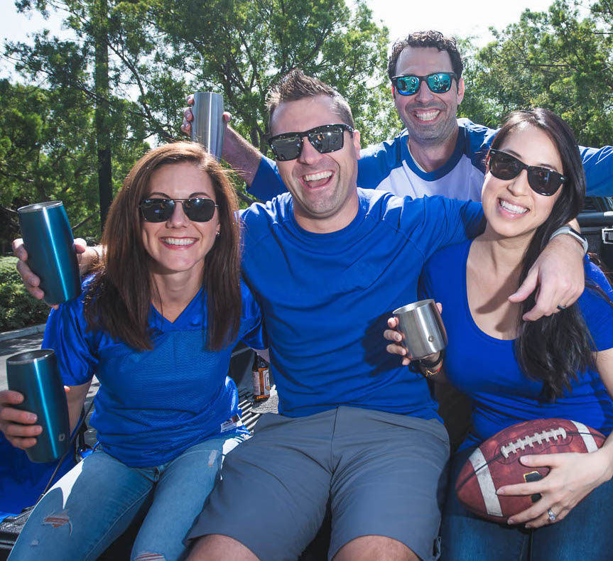 What Drinks to Pair with Your Favorite Tailgate Foods