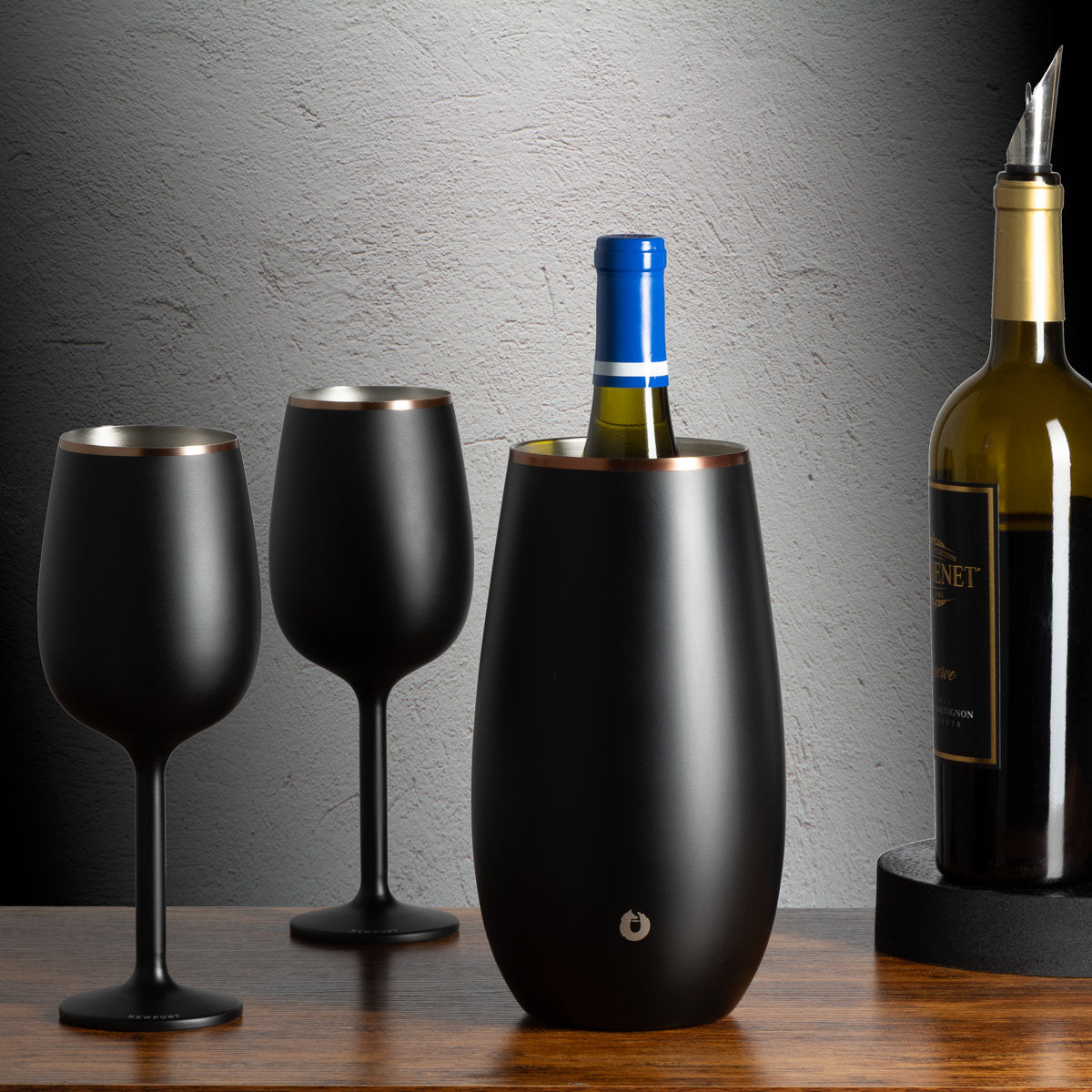 Stainless Steel Wine Chiller and Wine Glass Gift Set.- Black